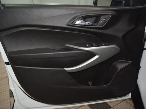 Used 2024 Chevrolet Trax RS FWD image 42