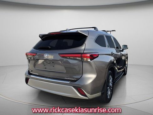 Used 2021 Toyota Highlander Platinum image 4
