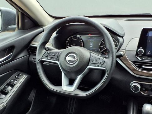 Certified 2025 Nissan Altima 2.5 SV AWD/4WD image 14