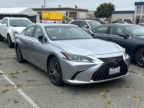 Used 2025 Lexus ES 300h w/ Premium Package FWD image 2