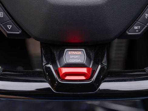 Used 2020 Lamborghini Huracan EVO AWD/4WD image 35