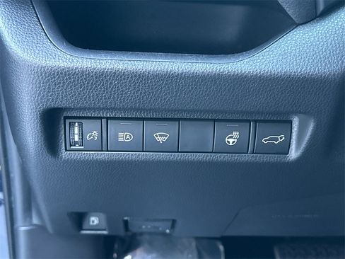 Used 2021 Toyota RAV4 SE image 21