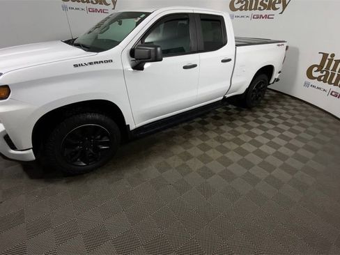 Used 2019 Chevrolet Silverado 1500 Custom w/ Custom Convenience Package image 4
