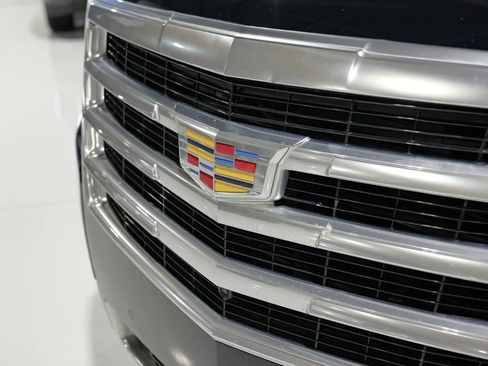 Used 2018 Cadillac Escalade Luxury AWD/4WD image 6