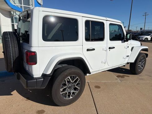 Used 2025 Jeep Wrangler Sahara image 18