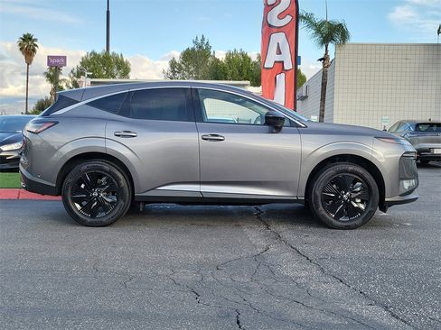 Used 2025 Nissan Murano SV image 28