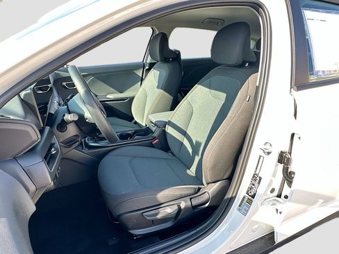 New 2025 Kia K4 LXS image 19
