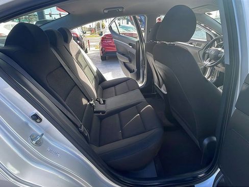 Used 2019 Hyundai Elantra SE w/ Cargo Package FWD image 14
