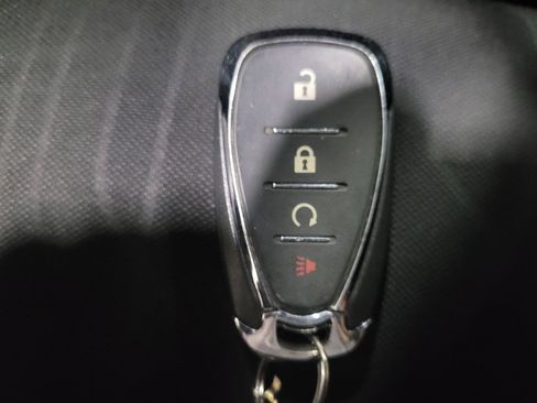 Used 2020 Chevrolet Trax LT w/ LT Convenience Package image 32