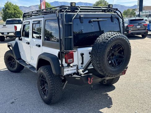 Used 2011 Jeep Wrangler Unlimited Rubicon w/ Connectivity Group AWD/4WD image 5
