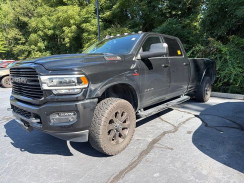 Used 2022 RAM 2500 Laramie AWD/4WD image 2