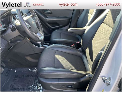 Certified 2022 Chevrolet Trax LT w/ LT Convenience Package image 17