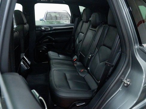 Used 2016 Porsche Cayenne image 27