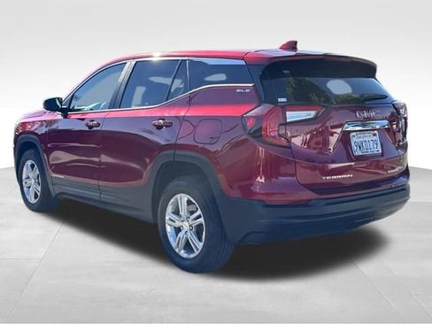 Used 2024 GMC Terrain SLE image 3