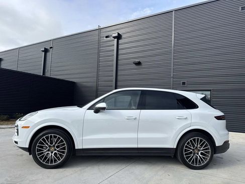Used 2022 Porsche Cayenne Platinum Edition image 2