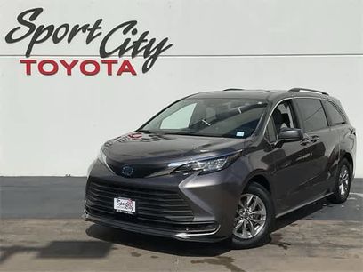 Used 2022 Toyota Sienna LE