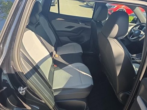 Used 2025 Volkswagen Tiguan SE R-Line AWD/4WD image 12