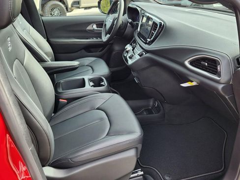 New 2026 Chrysler Pacifica Select w/ S Appearance Package image 17