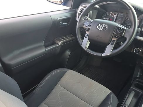 Used 2021 Toyota Tacoma TRD Off-Road w/ Technology Package AWD/4WD image 25
