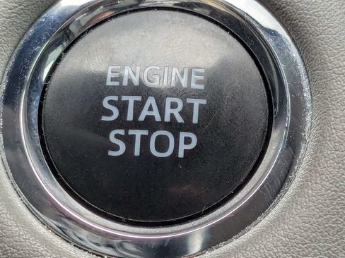 Used 2022 Toyota Highlander XLE FWD image 34