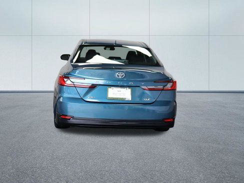 Used 2025 Toyota Camry XLE FWD image 4