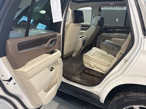 Used 2021 GMC Yukon Denali w/ Denali Premium Package image 10