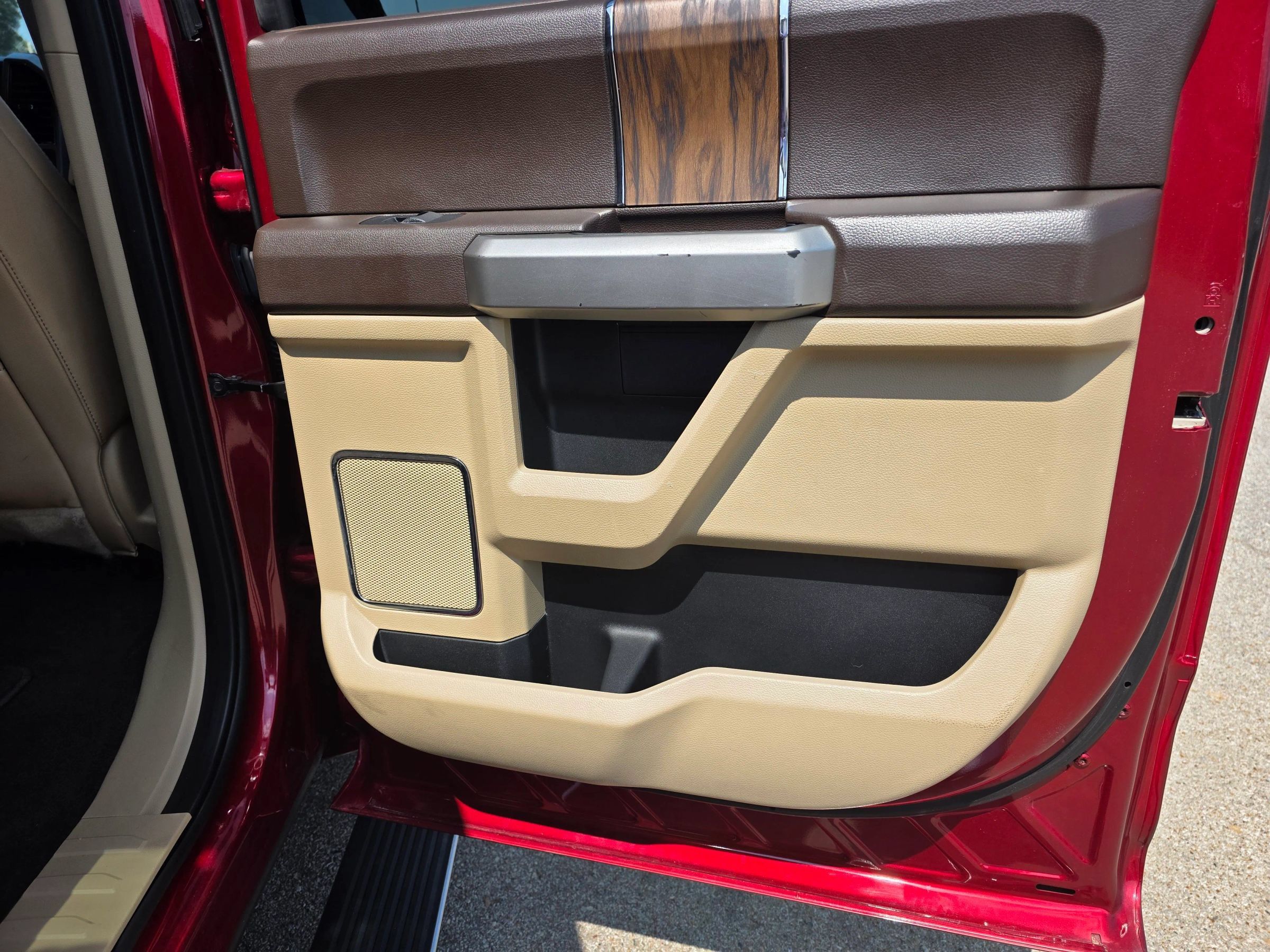 Used 2019 Ford F150 Lariat w/ Equipment Group 502A Luxury AWD/4WD image 8
