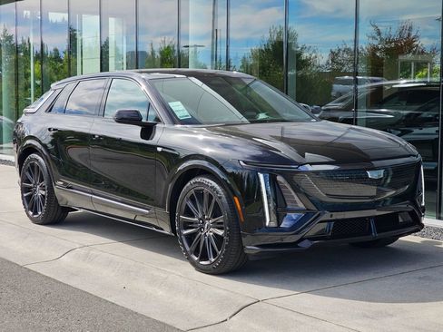 New 2026 Cadillac Lyriq V AWD/4WD image 7
