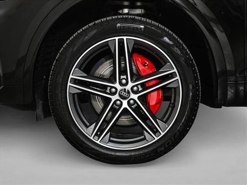 Certified 2025 Audi Q5 e Premium Plus w/ Premium Plus Package image 25