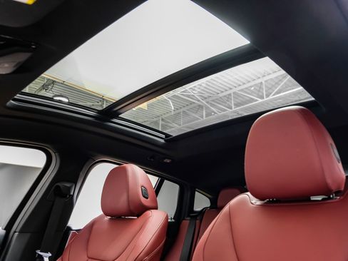 Used 2025 BMW X4 xDrive30i image 5