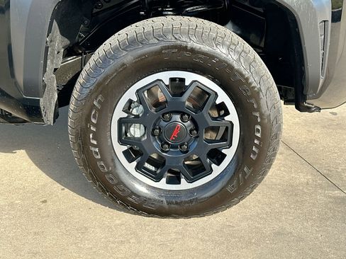 Used 2024 Toyota Tacoma TRD Off-Road image 10