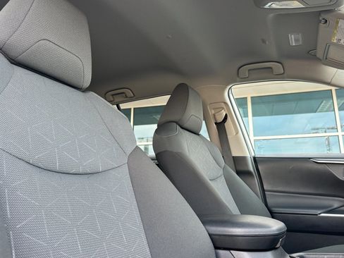 Used 2025 Toyota RAV4 XLE image 17