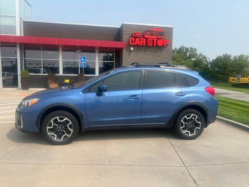 Used 2017 Subaru Crosstrek 2.0i Premium image 1