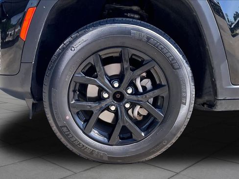 Used 2024 Jeep Grand Cherokee Altitude AWD/4WD image 11