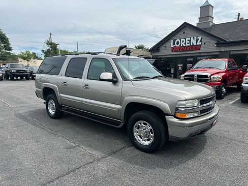 Used 2003 Chevrolet Suburban 2500 LT w/ LT Preferred Equipment Group AWD/4WD image 1