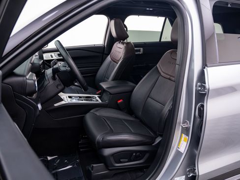Used 2023 Ford Explorer Platinum w/ Technology Package AWD/4WD image 15