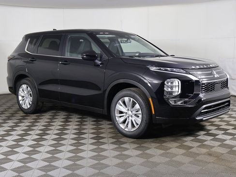 New 2026 Mitsubishi Outlander ES image 2