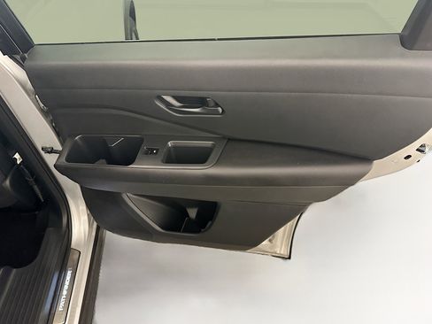 Used 2023 Nissan Pathfinder SV w/ SV Premium Package image 32