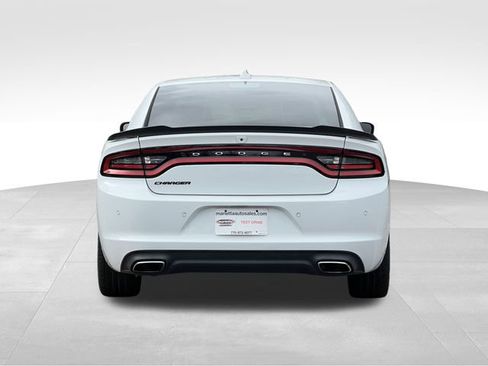 Used 2017 Dodge Charger SXT w/ Premium Group image 4