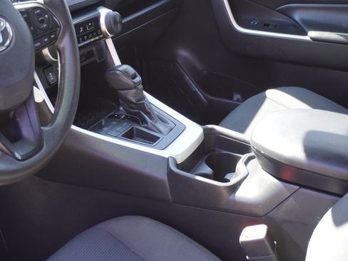 Used 2021 Toyota RAV4 LE FWD image 19