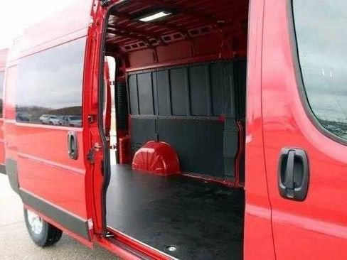 New 2025 RAM ProMaster 2500 w/ Quick Order Package 22G SLT image 9