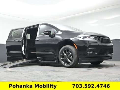 Used 2026 Chrysler Pacifica Select w/ S Appearance Package FWD image 7
