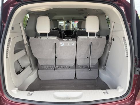 Used 2017 Chrysler Pacifica Touring-L Plus FWD image 14