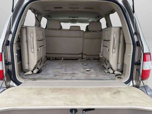 Used 2006 Toyota Land Cruiser Sport Utility 4D image 19