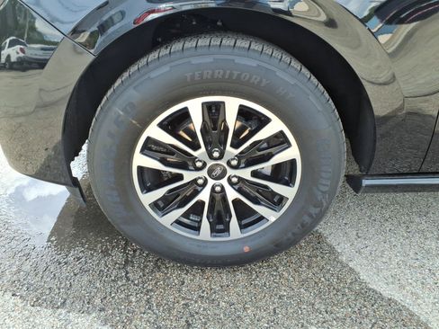Used 2025 Ford Expedition Platinum AWD/4WD image 4