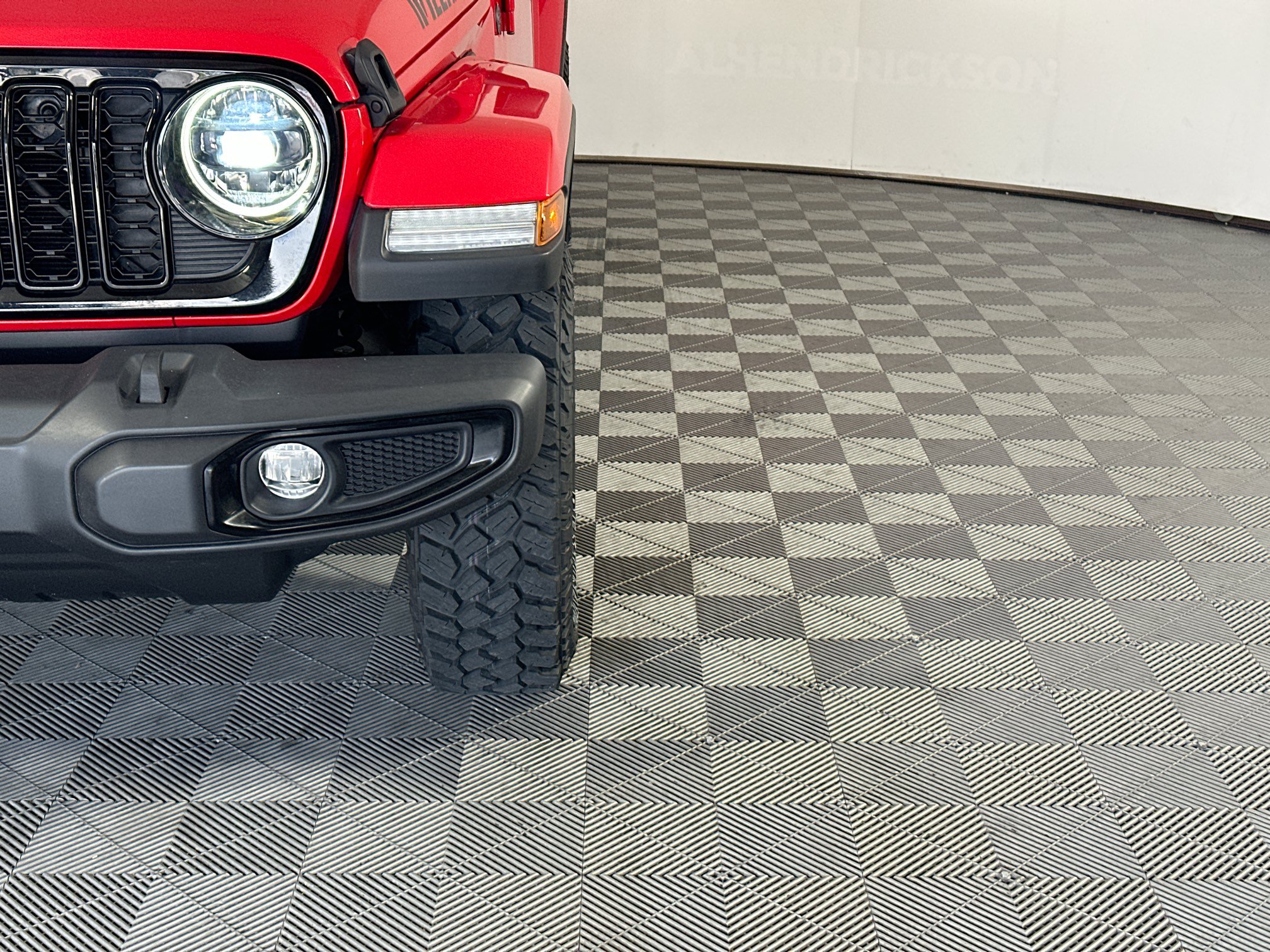 Used 2024 Jeep Gladiator Sport AWD/4WD image 9