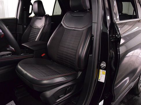 Used 2025 Ford Explorer ST-Line image 31