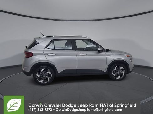 Used 2025 Hyundai Venue SEL FWD image 16