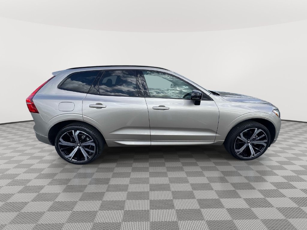 Certified 2024 Volvo XC60 B5 Ultimate AWD/4WD image 3