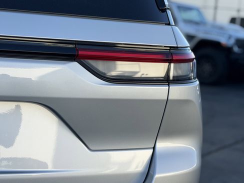 New 2026 Jeep Grand Cherokee Altitude image 15